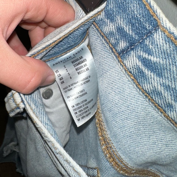 American eagle highly distressed jeans - Picture 3 of 3